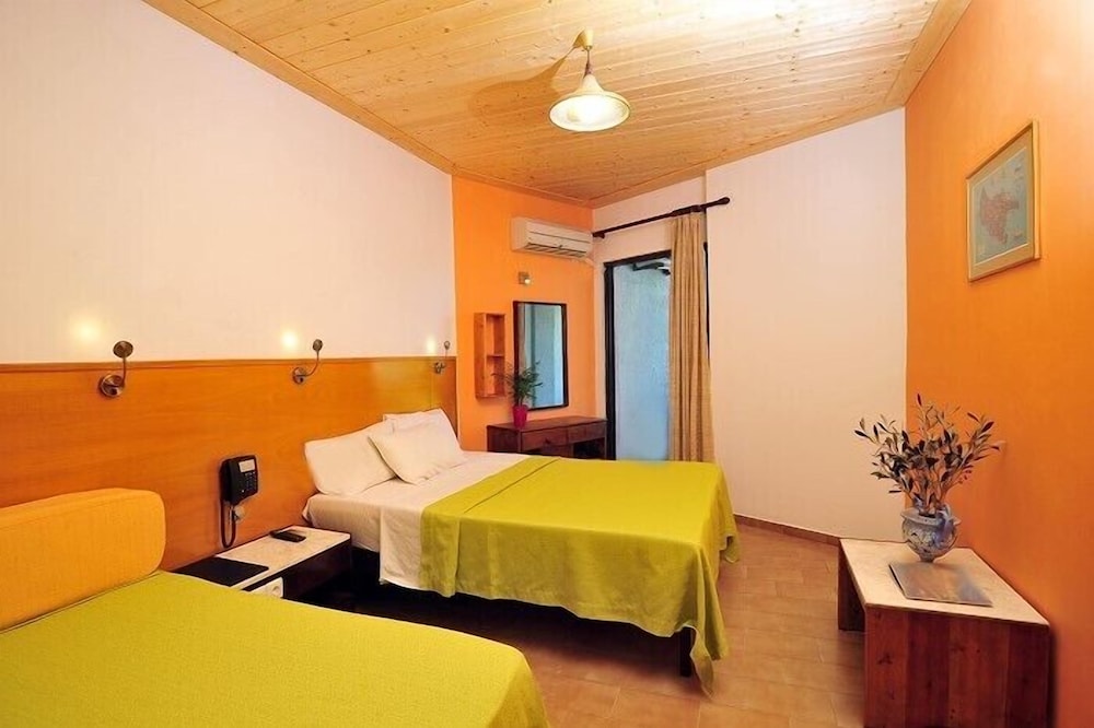 Valais Hotel — Hotel rooms in Alikanas, Ionian Islands
