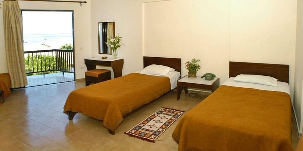 Valais Hotel — Hotel rooms in Alikanas, Ionian Islands