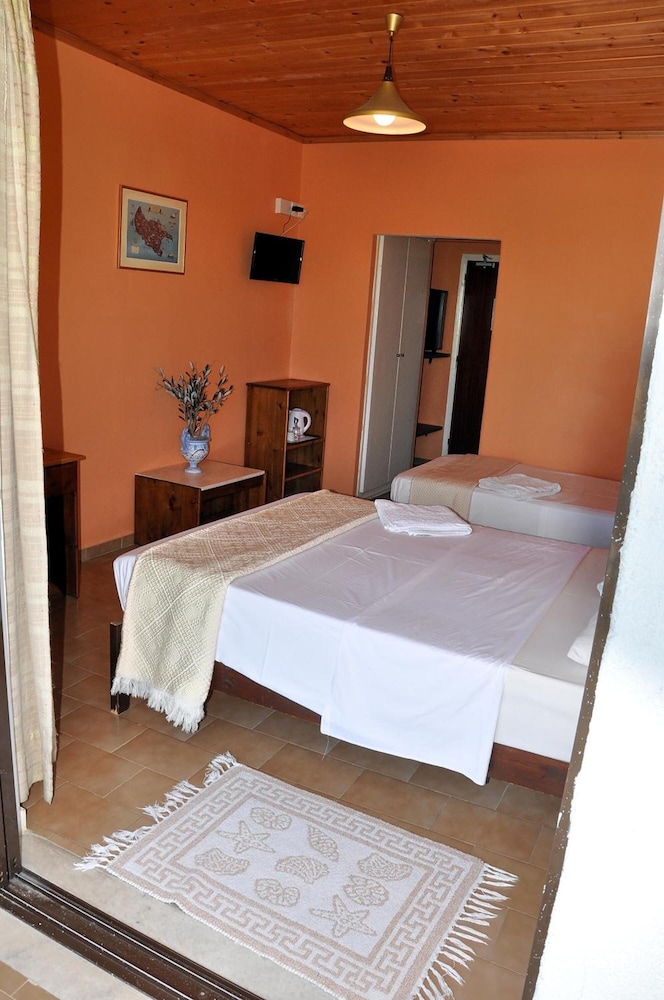 Valais Hotel — Hotel rooms in Alikanas, Ionian Islands
