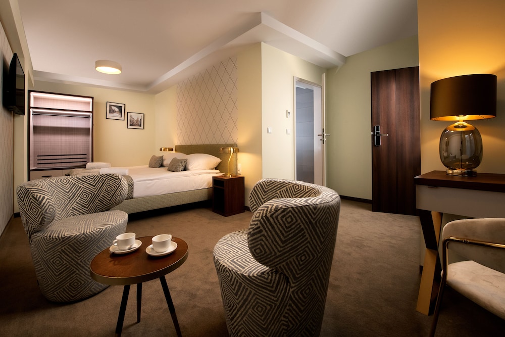 XERION HOTEL — Hotel rooms in Krakow, Lesser Poland