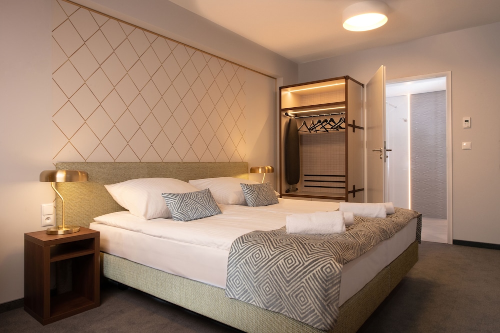 XERION HOTEL — Hotel rooms in Krakow, Lesser Poland