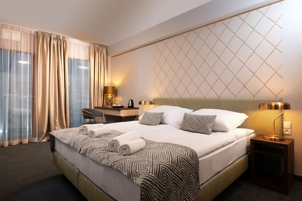 XERION HOTEL — Hotel rooms in Krakow, Lesser Poland