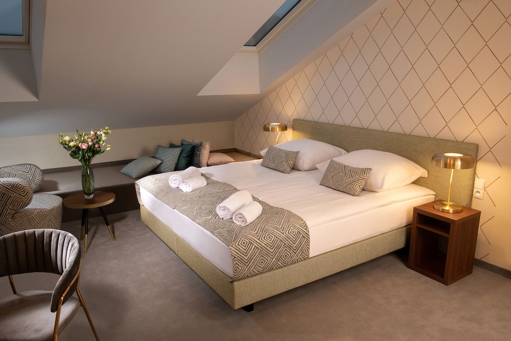 XERION HOTEL — Hotel rooms in Krakow, Lesser Poland