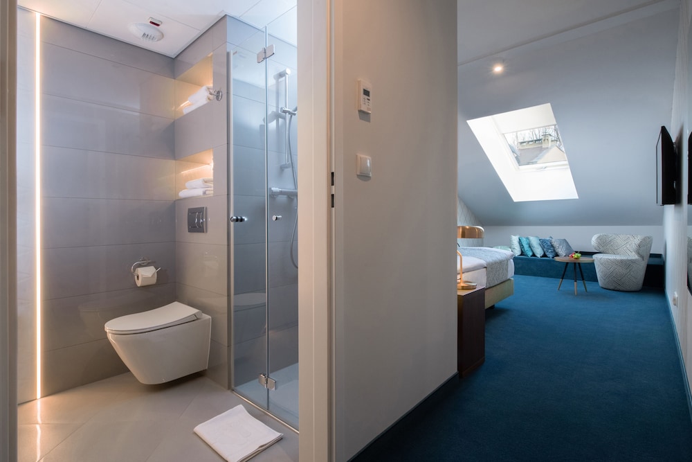 XERION HOTEL — Hotel rooms in Krakow, Lesser Poland