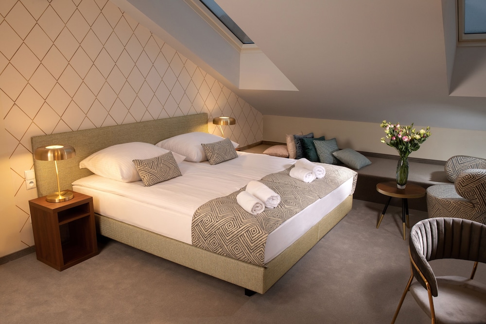 XERION HOTEL — Hotel rooms in Krakow, Lesser Poland