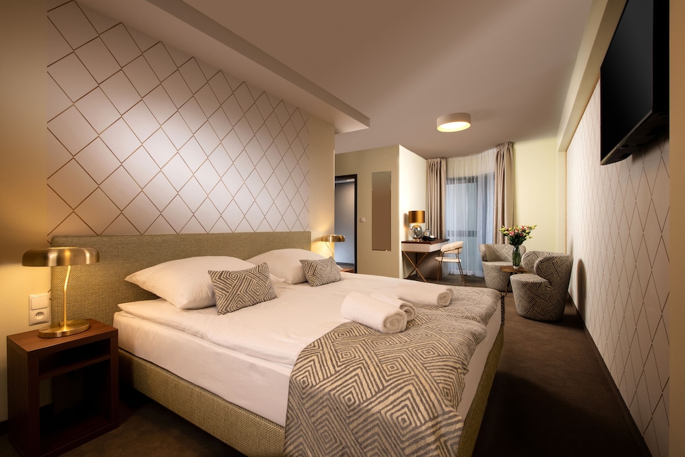 XERION HOTEL — Hotel rooms in Krakow, Lesser Poland