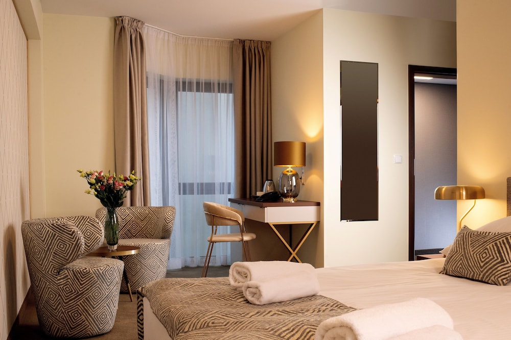 XERION HOTEL — Hotel rooms in Krakow, Lesser Poland