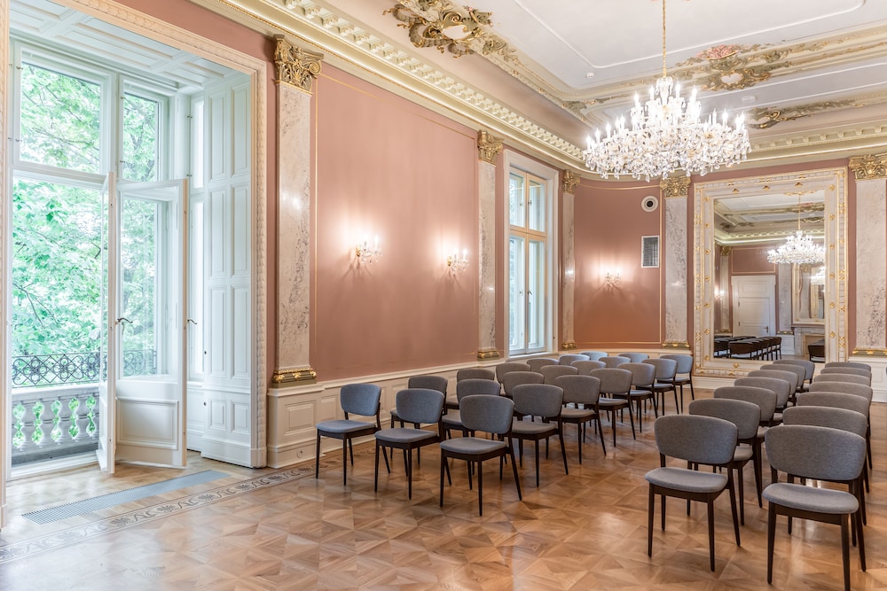 Hotel Altus Palace - Destigo Hotels — Hotel building in Wroclaw, Lower Silesia