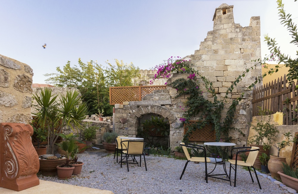 Camelot Traditional & Classic Hotel — Hotel building in Rhodes Town, South Aegean