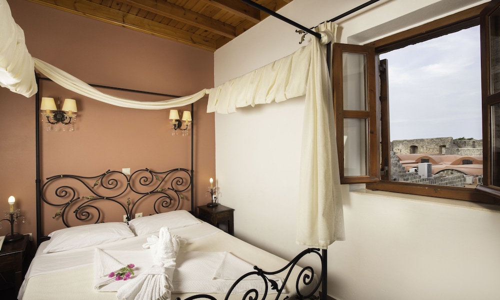 Camelot Traditional & Classic Hotel — Hotel rooms in Rhodes Town, South Aegean