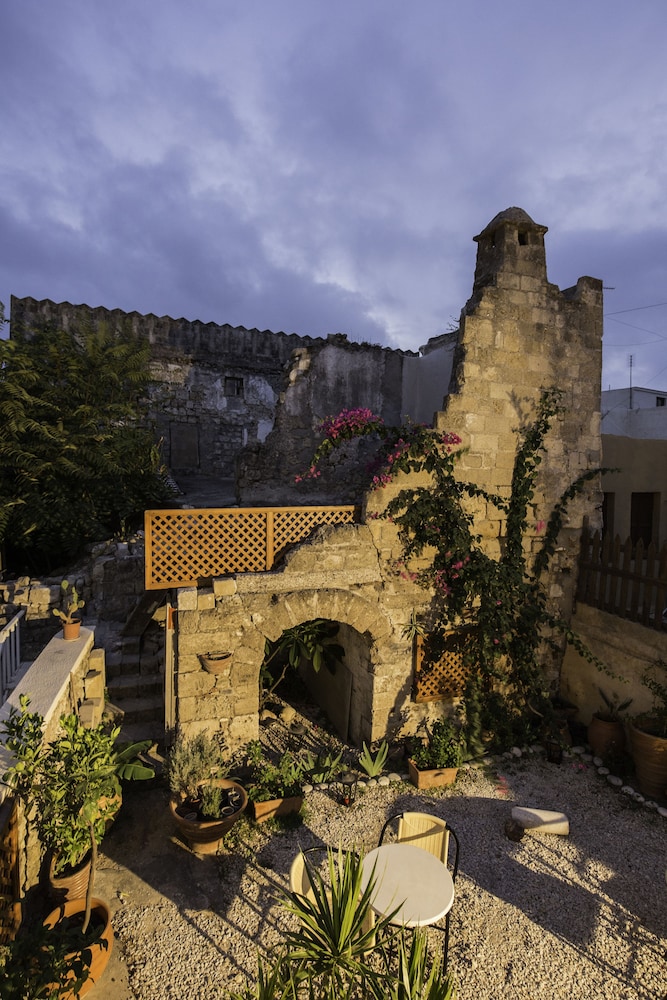 Camelot Traditional & Classic Hotel — Hotel building in Rhodes Town, South Aegean