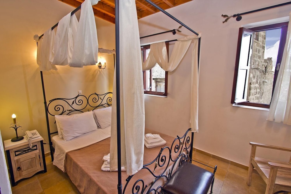 Camelot Traditional & Classic Hotel — Hotel rooms in Rhodes Town, South Aegean