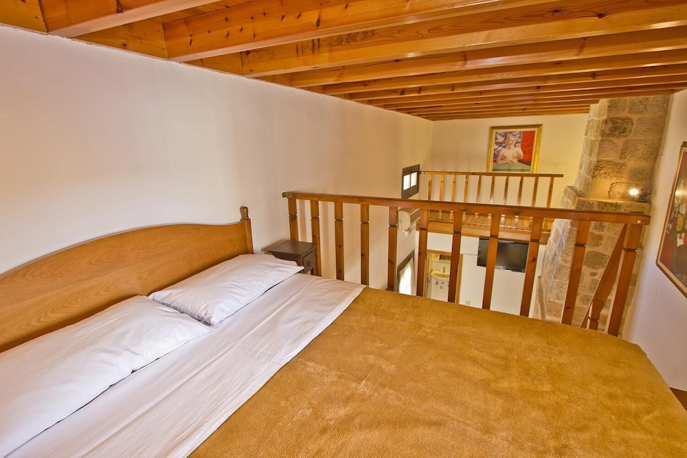 Camelot Traditional & Classic Hotel — Hotel rooms in Rhodes Town, South Aegean