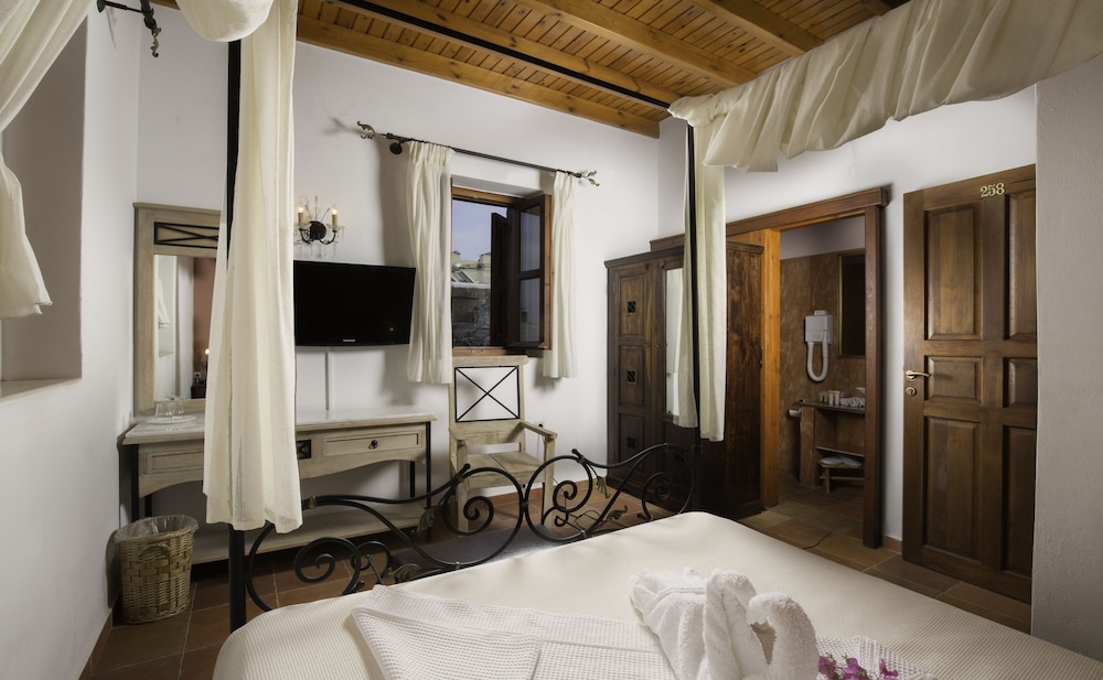 Camelot Traditional & Classic Hotel — Hotel rooms in Rhodes Town, South Aegean