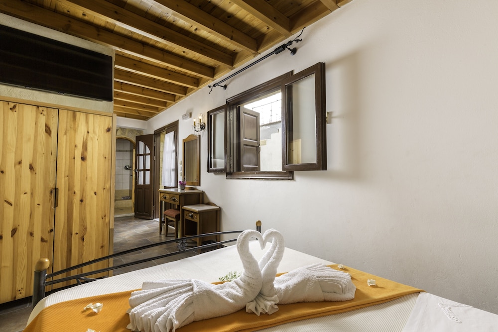 Camelot Traditional & Classic Hotel — Hotel rooms in Rhodes Town, South Aegean