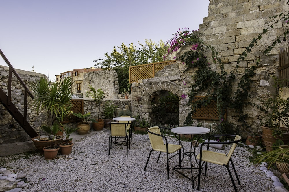 Camelot Traditional & Classic Hotel — Main photo in Rhodes Town, South Aegean