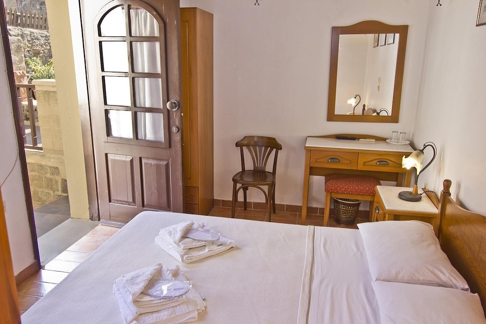 Camelot Traditional & Classic Hotel — Hotel rooms in Rhodes Town, South Aegean