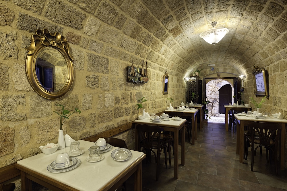 Camelot Traditional & Classic Hotel — Restaurant & bars in Rhodes Town, South Aegean