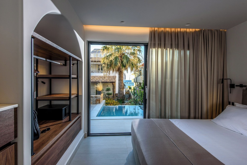 Soleil Rooms and Suites — Hotel rooms in Stalida