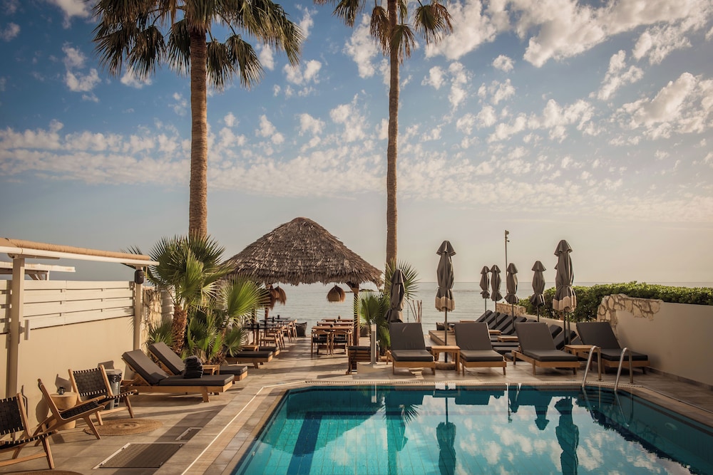 Soleil Rooms and Suites — Swimming pool in Stalida