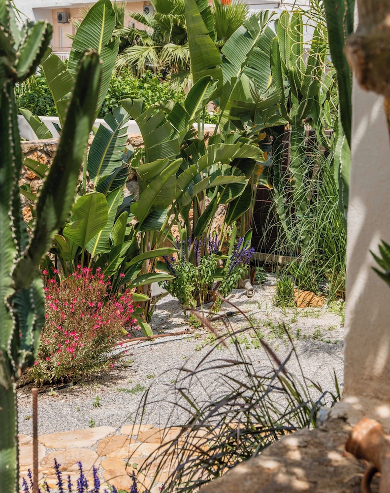 Soleil Rooms and Suites — Hotel building in Stalida