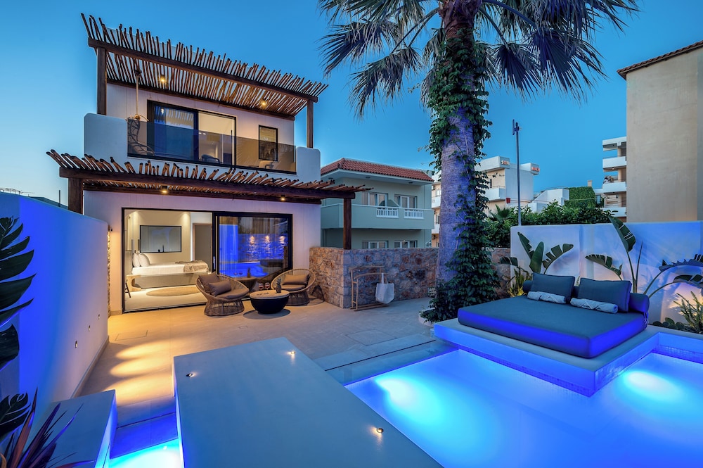 Soleil Rooms and Suites — Swimming pool in Stalida