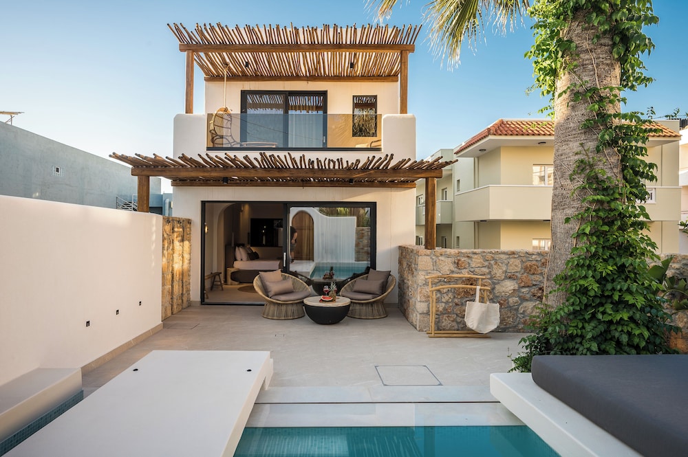 Soleil Rooms and Suites — Swimming pool in Stalida