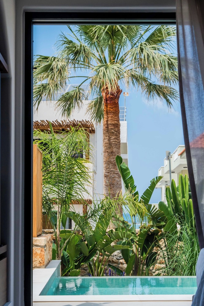 Soleil Rooms and Suites — Hotel rooms in Stalida