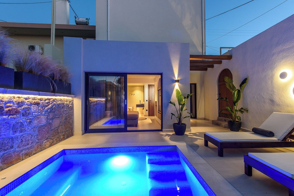 Soleil Rooms and Suites — Swimming pool in Stalida
