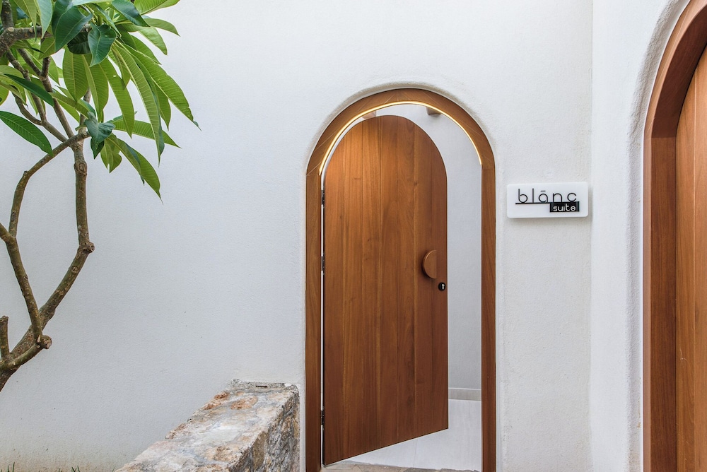 Soleil Rooms and Suites — Hotel building in Stalida