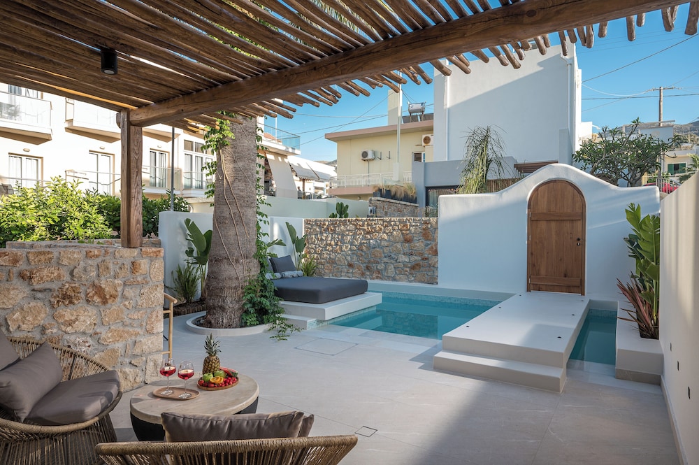 Soleil Rooms and Suites — Swimming pool in Stalida