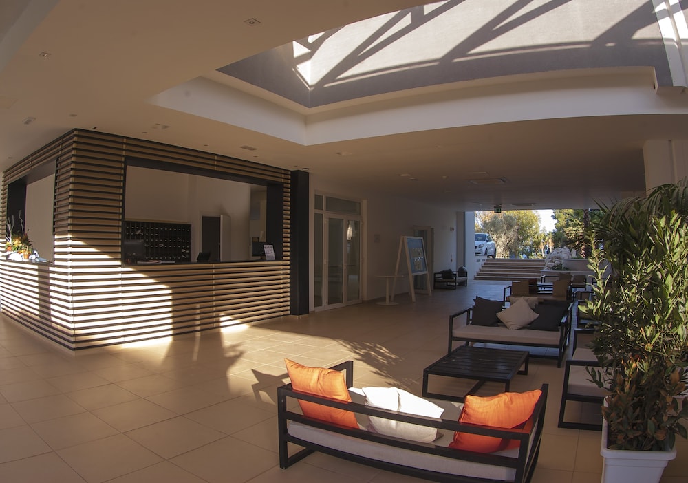 Futura Club Spiagge Bianche — Hotel building in Fontane Bianche, Sicily