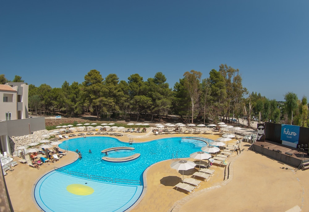 Futura Club Spiagge Bianche — Swimming pool in Fontane Bianche, Sicily