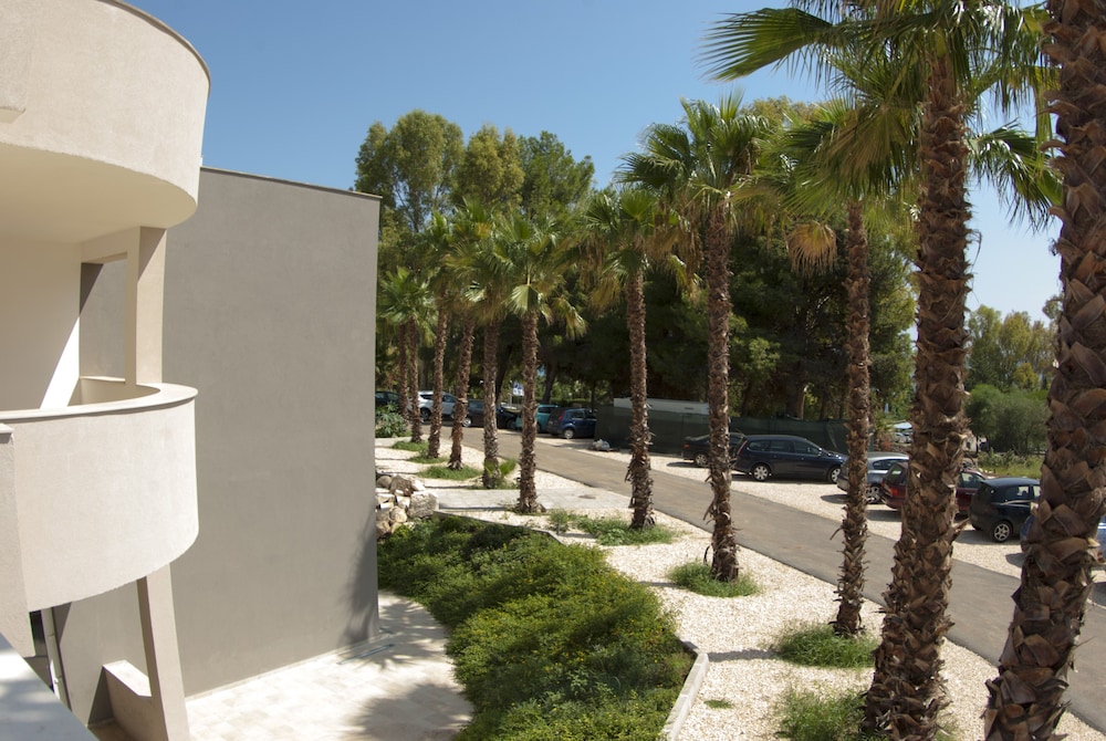 Futura Club Spiagge Bianche — Hotel building in Fontane Bianche, Sicily