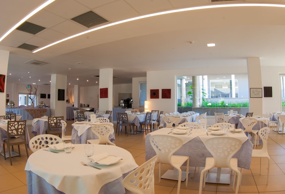 Futura Club Spiagge Bianche — Restaurant & bars in Fontane Bianche, Sicily