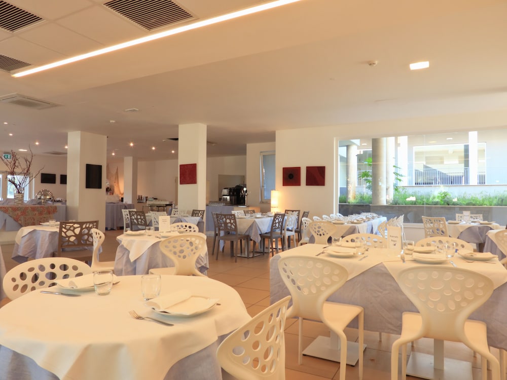 Futura Club Spiagge Bianche — Restaurant & bars in Fontane Bianche, Sicily
