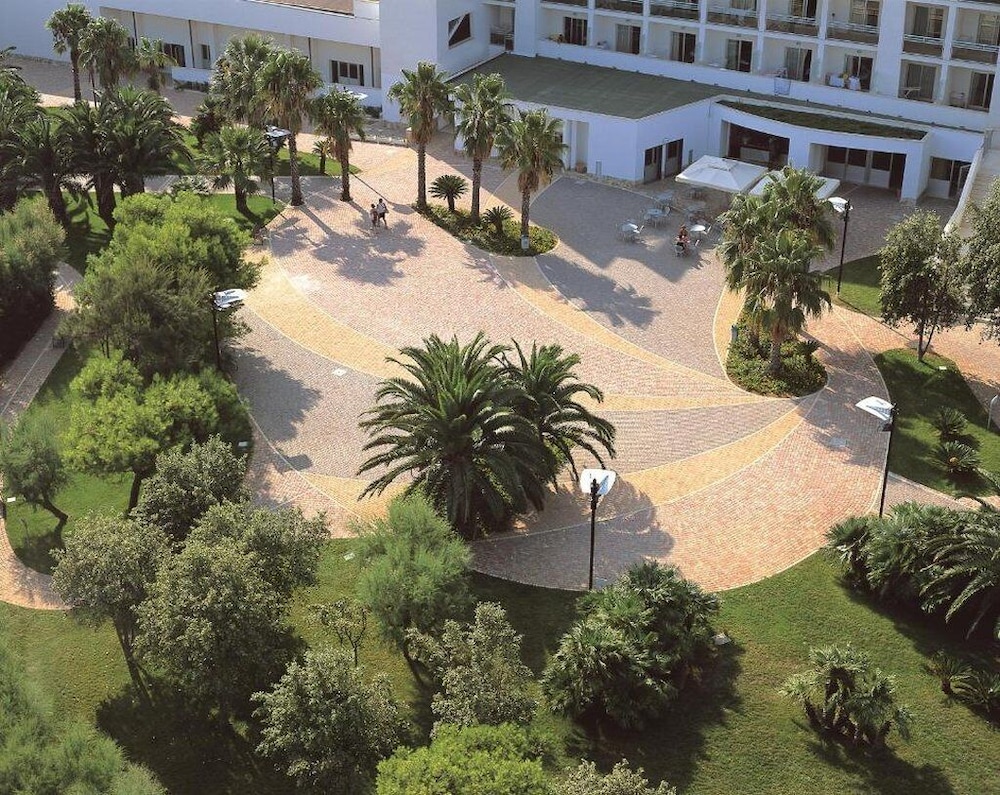 Granserena Hotel — Hotel building in Fasano, Apulia