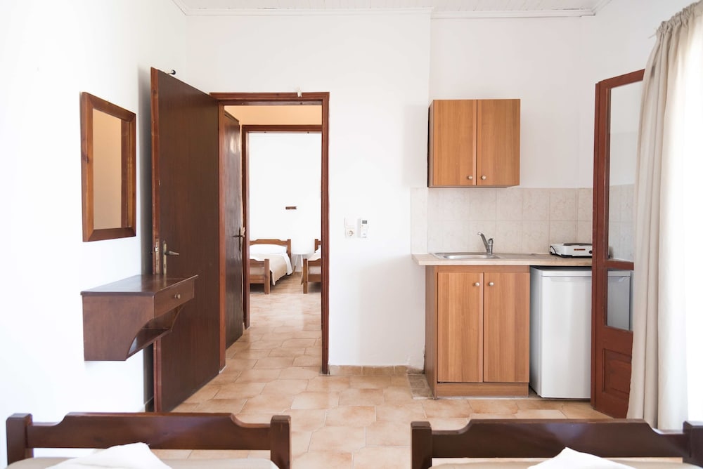 Seaside Resorts — Hotel rooms in Lefkimmi (Corfu), Ionian Islands