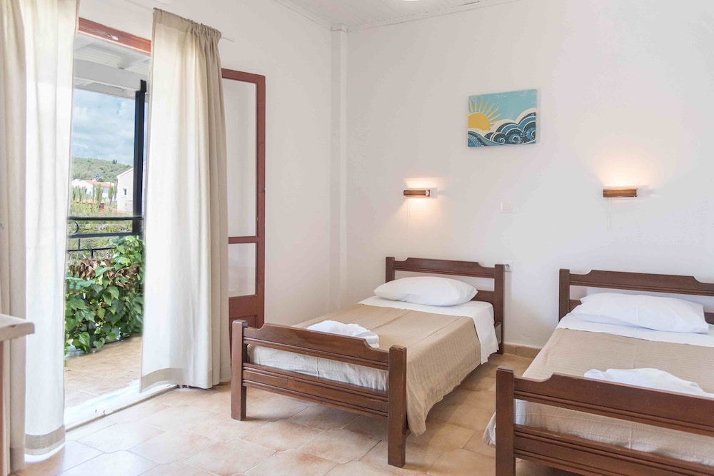 Seaside Resorts — Hotel rooms in Lefkimmi (Corfu), Ionian Islands