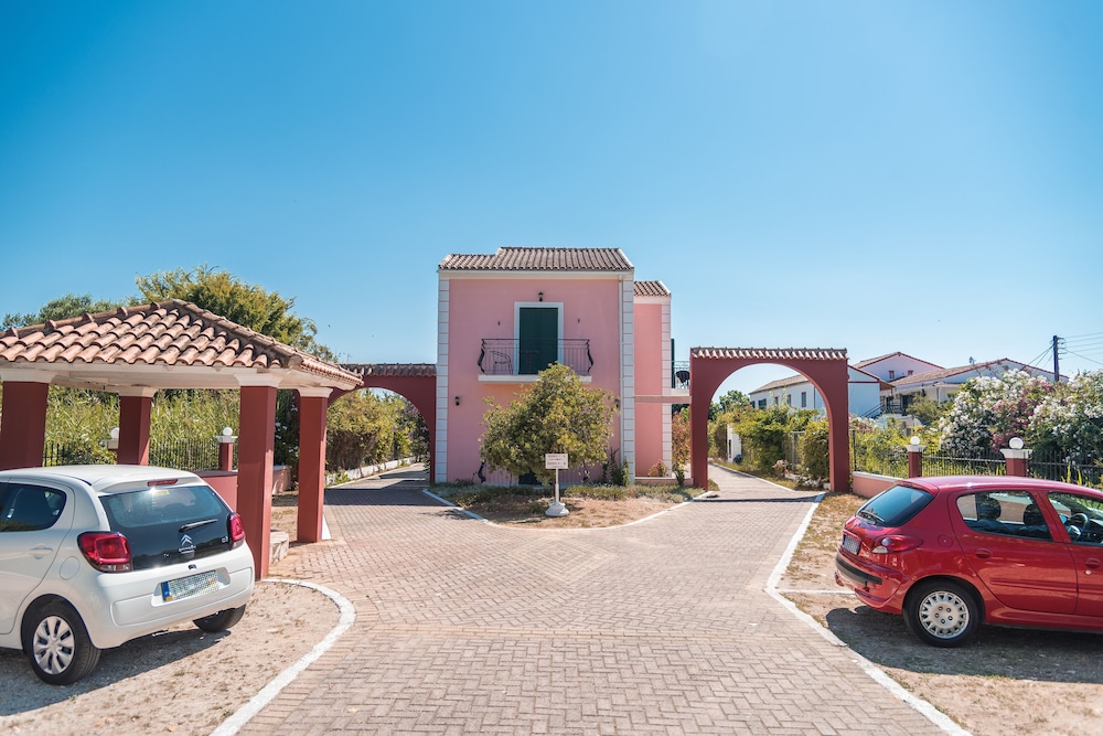 Seaside Resorts — Hotel building in Lefkimmi (Corfu), Ionian Islands