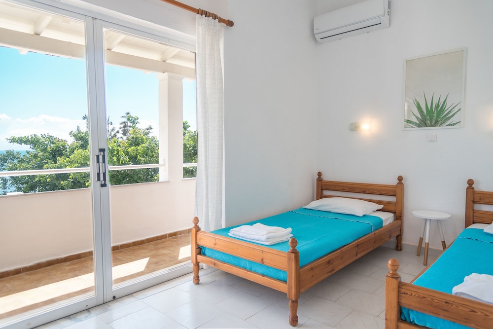 Seaside Resorts — Hotel rooms in Lefkimmi (Corfu), Ionian Islands