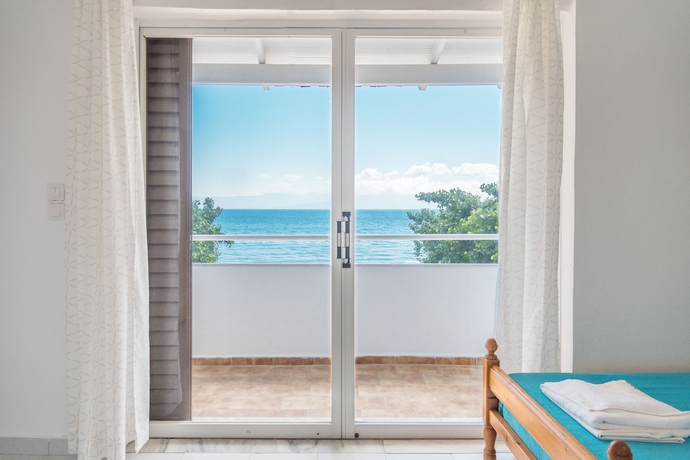 Seaside Resorts — Hotel rooms in Lefkimmi (Corfu), Ionian Islands