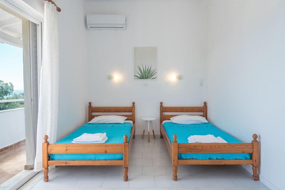 Seaside Resorts — Hotel rooms in Lefkimmi (Corfu), Ionian Islands