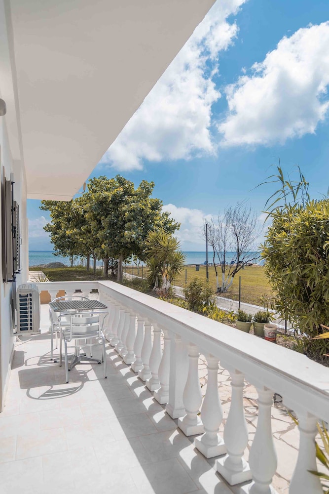 Seaside Resorts — Hotel rooms in Lefkimmi (Corfu), Ionian Islands