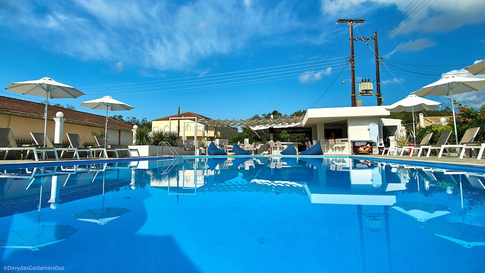 Seaside Resorts — Swimming pool in Lefkimmi (Corfu), Ionian Islands