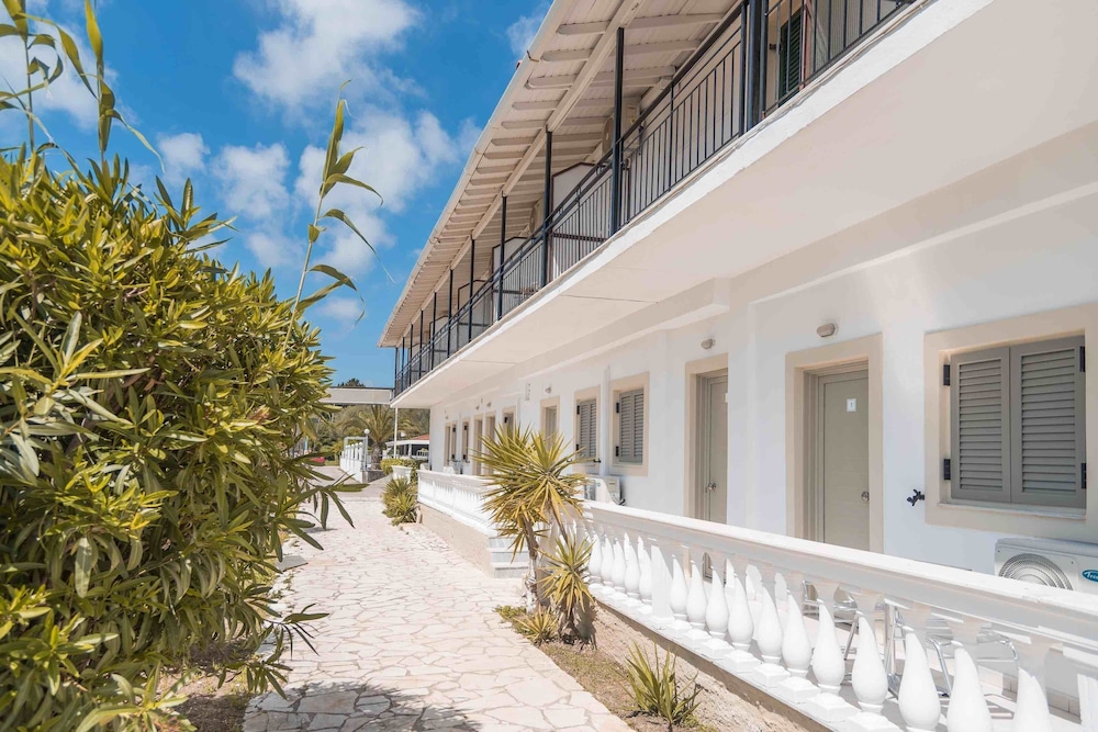 Seaside Resorts — Hotel building in Lefkimmi (Corfu), Ionian Islands