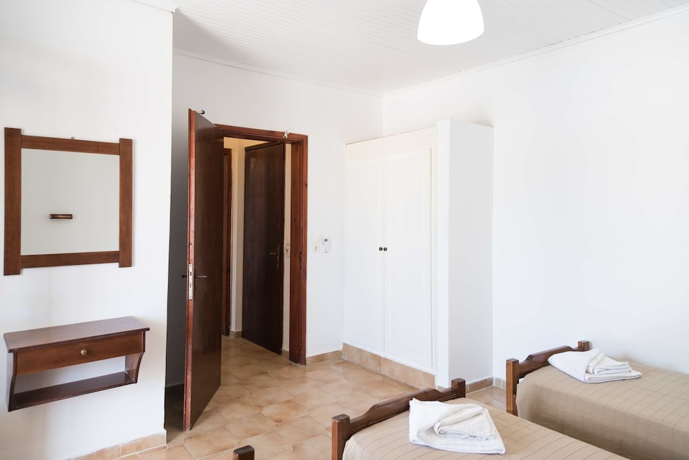 Seaside Resorts — Hotel rooms in Lefkimmi (Corfu), Ionian Islands