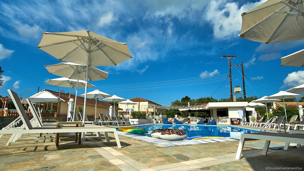Seaside Resorts — Swimming pool in Lefkimmi (Corfu), Ionian Islands