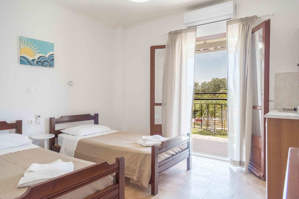 Seaside Resorts — Hotel rooms in Lefkimmi (Corfu), Ionian Islands