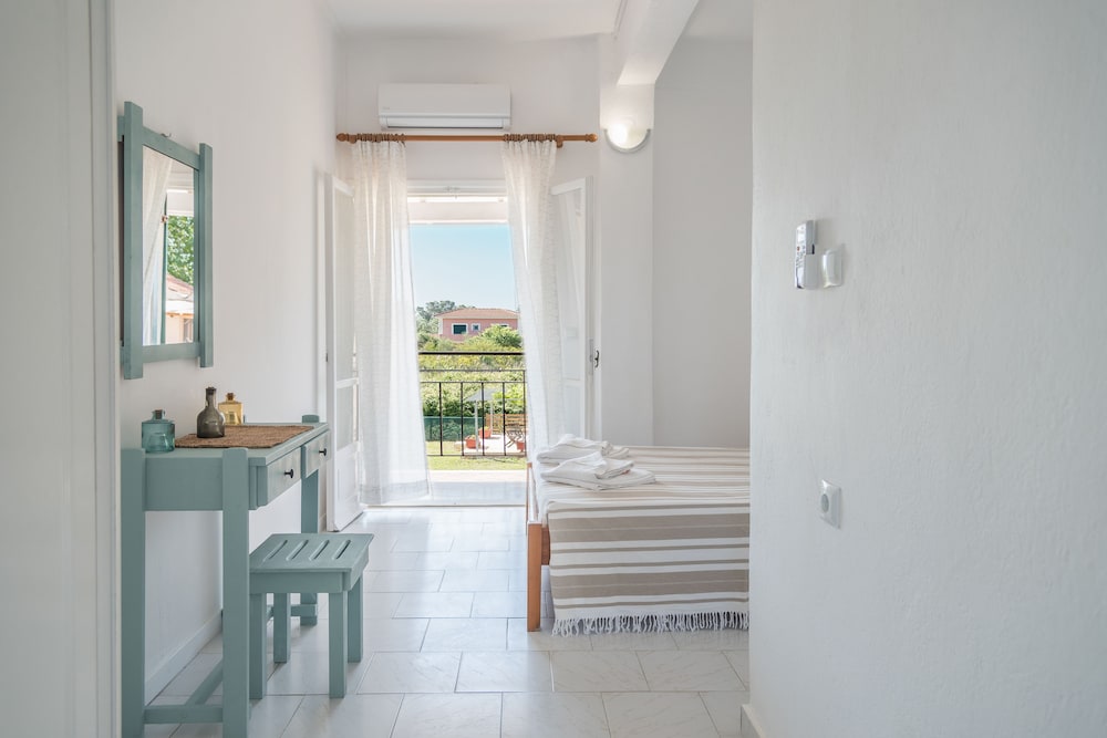 Seaside Resorts — Hotel rooms in Lefkimmi (Corfu), Ionian Islands